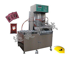 食用油灌裝機技術(shù)有了新突破贏得用戶一片叫好